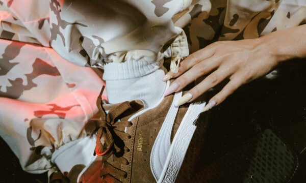 PUMA Suede: Η εμβληματική σιλουέτα αποκτά το δικό της ελληνικό κεφάλαιο