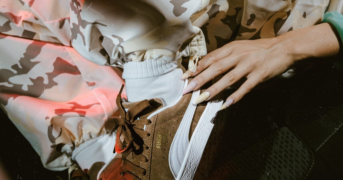 PUMA Suede: Η εμβληματική σιλουέτα αποκτά το δικό της ελληνικό κεφάλαιο