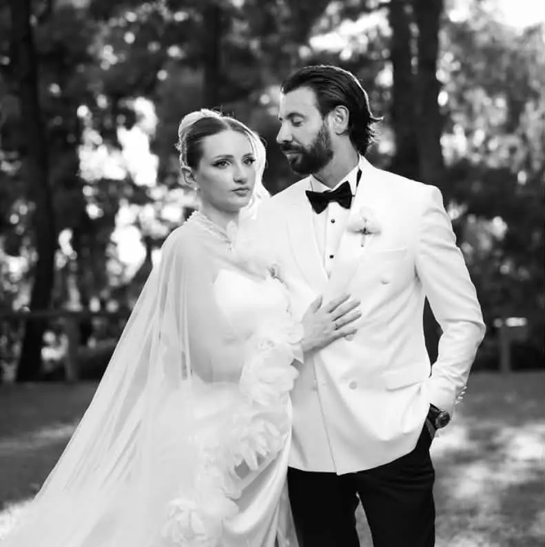 Νεκτάριος Κυρκόπουλος: Το top model έγινε κουμπάρος στον γάμο του φίλου του στη Θεσσαλονίκη