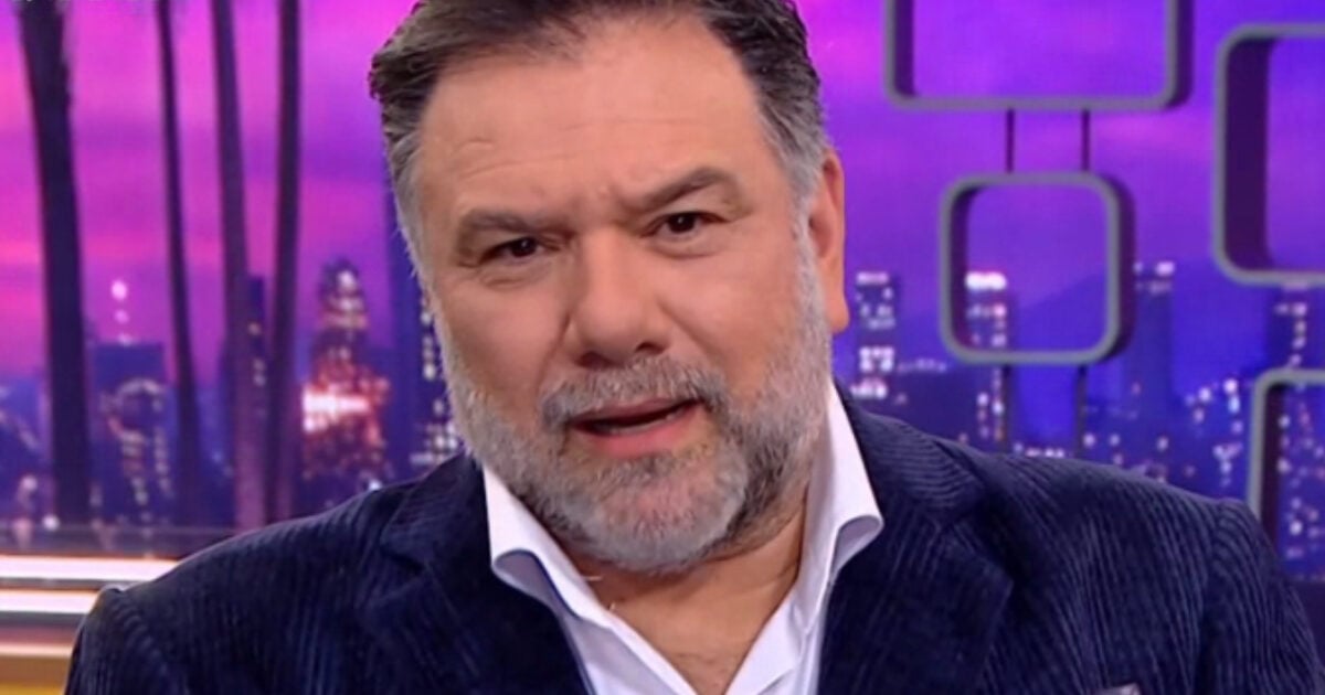 Γρηγόρης Αρναούτογλου: Πρεμιέρα για το «The 2Night Show» – «Είναι δύσκολο να προσπαθήσεις να είσαι μια όαση χαράς»