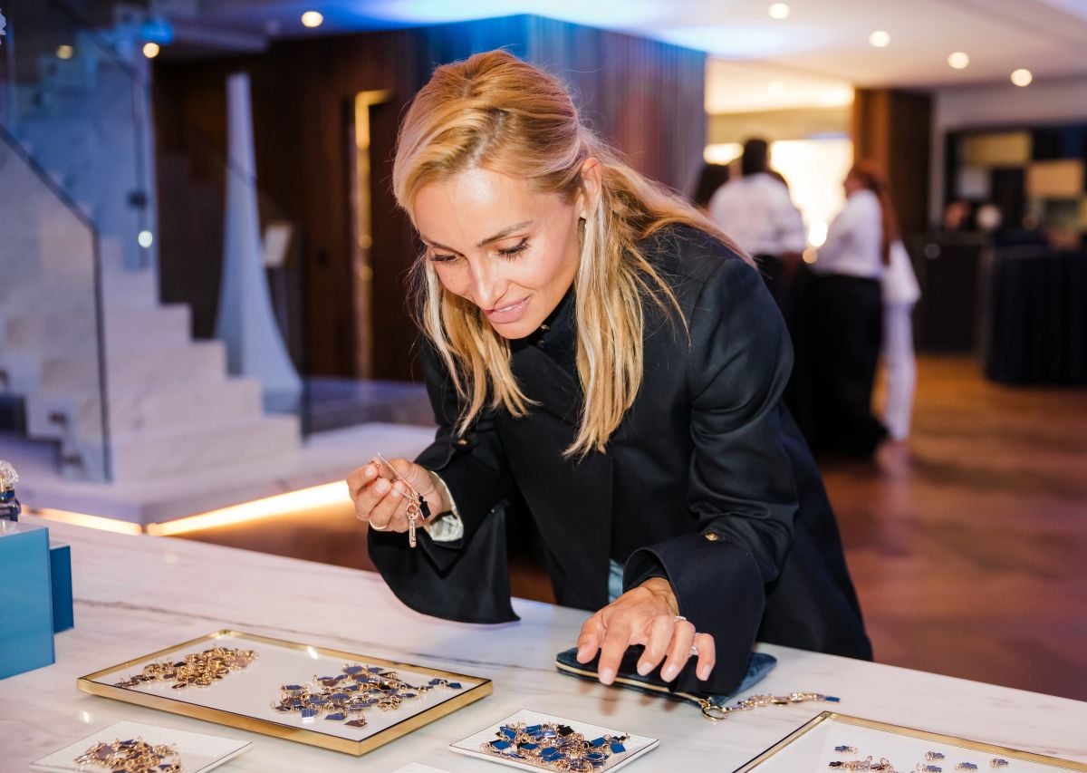 Guerlain L’Heure Bleue: Το νέο άρωμα παρουσιάστηκε με φόντο την Ακρόπολη