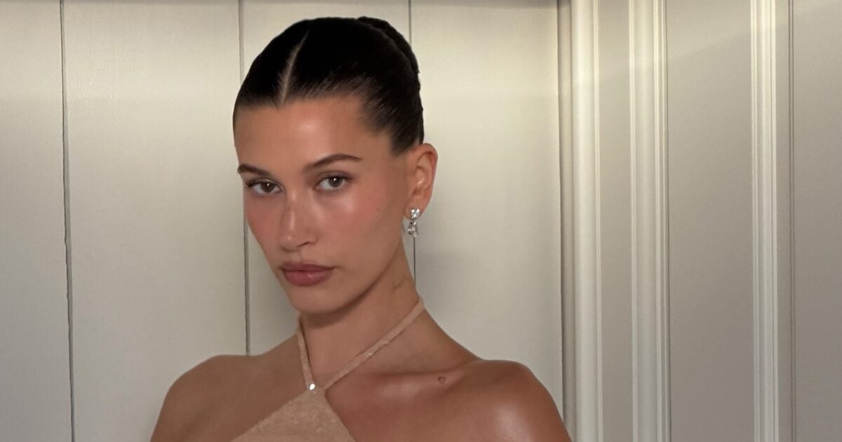 Hailey Bieber: Επιστρέφει στο glazed donut look και απλώνει τη λάμψη και στο σώμα