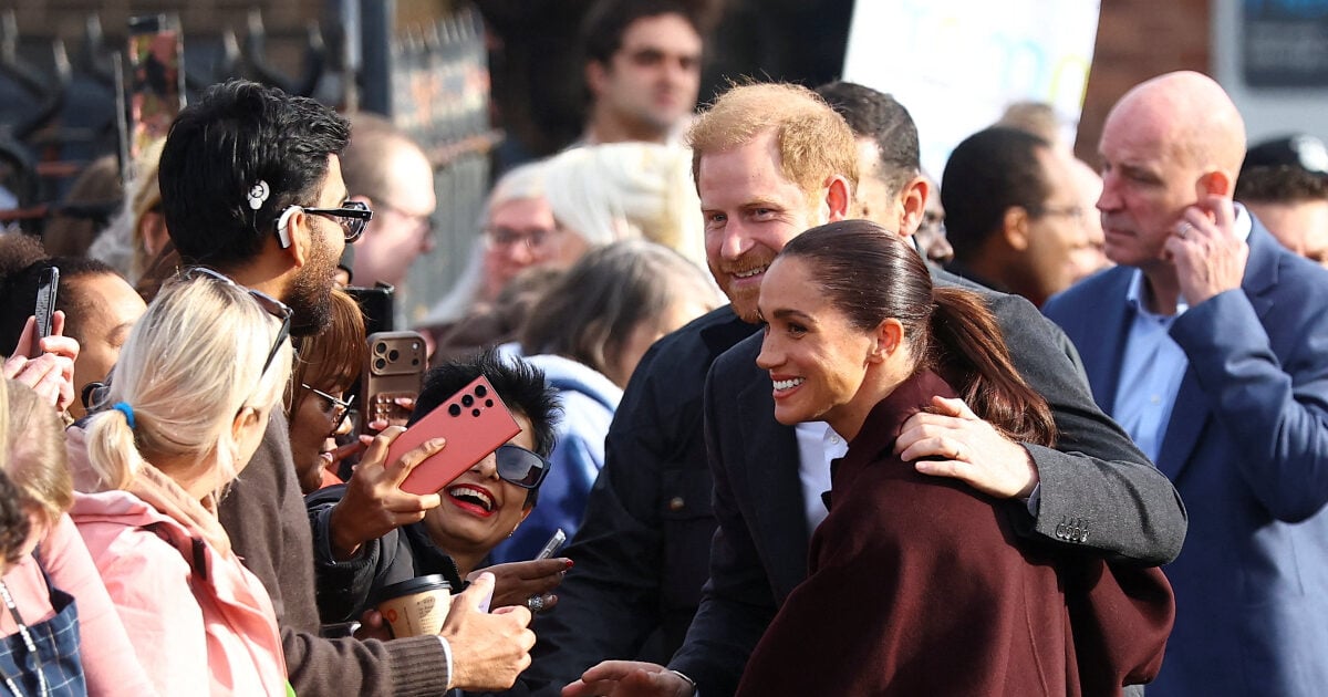 Πρίγκιπας Harry και Meghan Markle: Θερμή υποδοχή στην πρώτη κοινή δημόσια εμφάνισή τους στη Μεγάλη Βρετανία