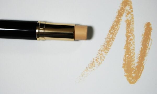 Η σωστή απόχρωση make up: Μην επιλέγεις μόνο από το χέρι