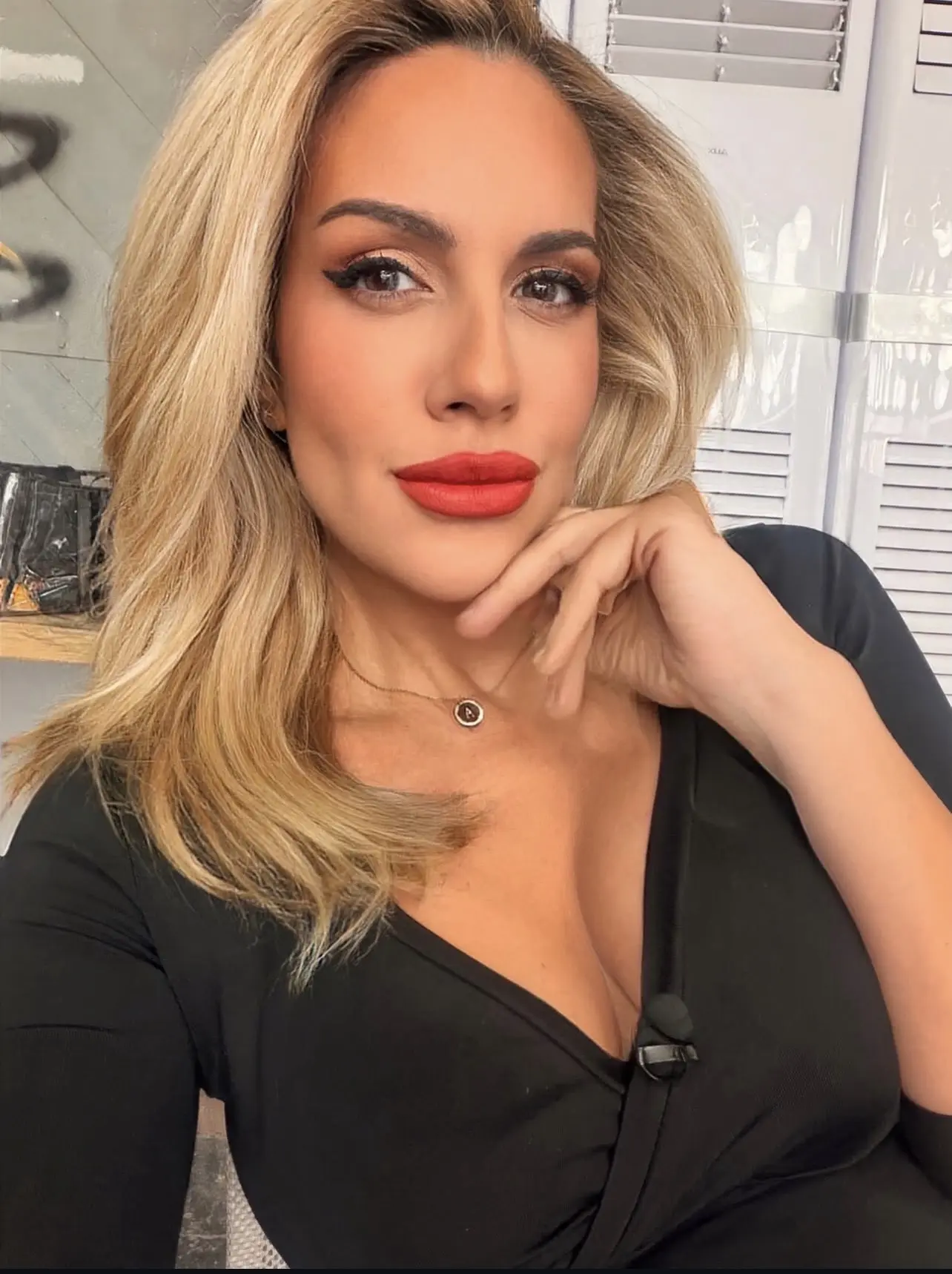 Η Αφροδίτη Κράβαρη είναι social queen