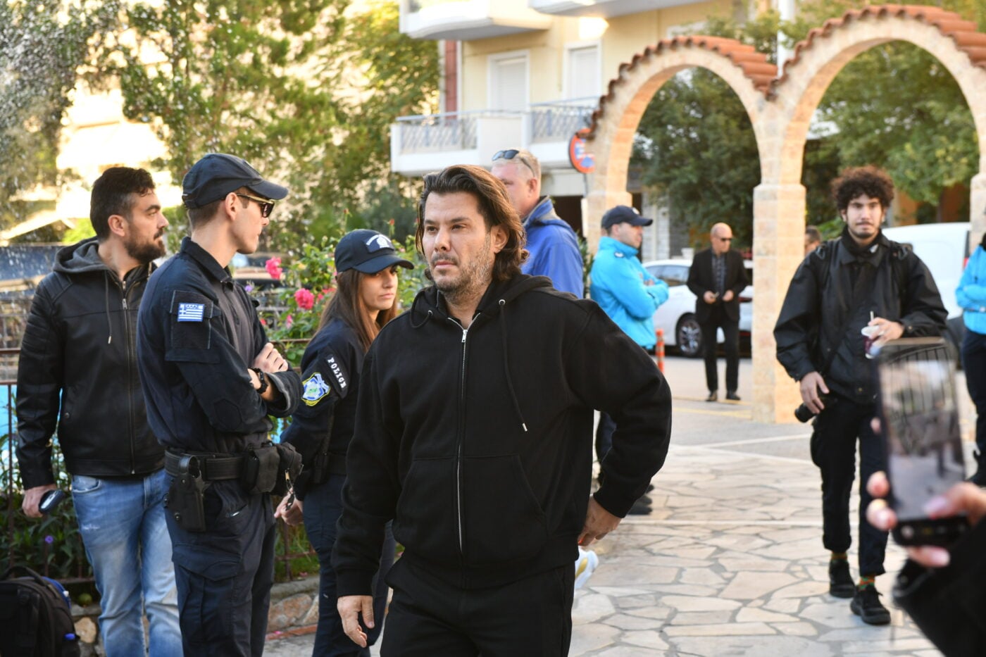 Γιώργος Μαζωνάκης: Πλήθος κόσμου στο 40ήμερο μνημόσυνο στη Νίκαια – Συγκίνηση στην Αγία Τριάδα