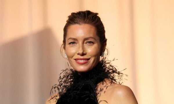 Jessica Biel: Βήμα-βήμα το natural μακιγιάζ στο Academy Museum Gala με πρωταγωνιστή τα chestnut brown χείλη