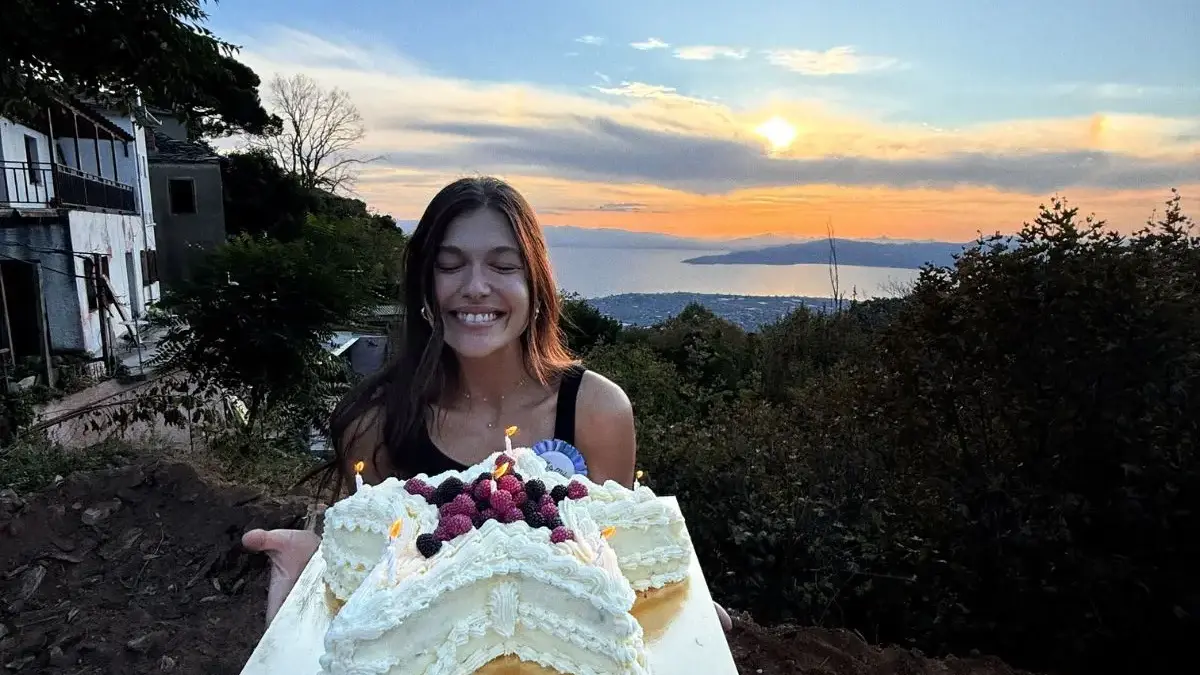 Κλέλια Ανδριολάτου: Γιόρτασε τα 30 της με θέα την Ακρόπολη – Το λαμπερό πάρτι και η «εισβολή» του Maestro