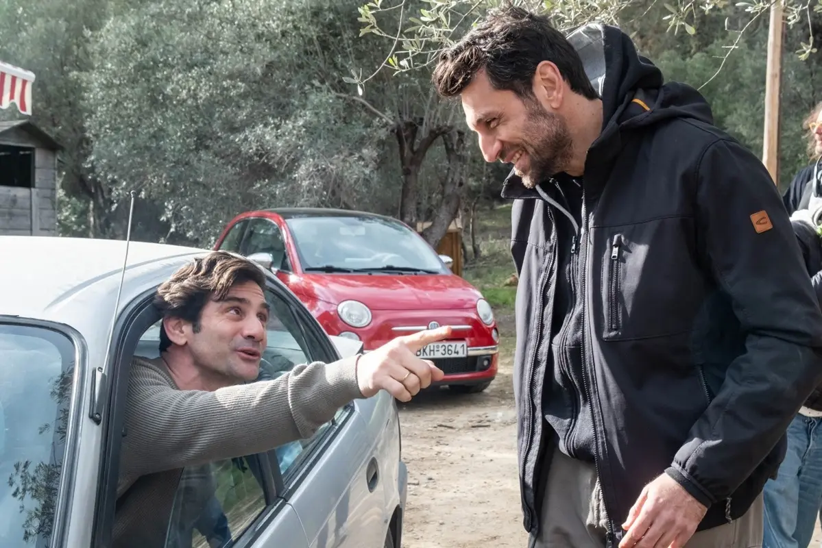«Κάμπινγκ»: Μαφιόζοι απαγάγουν τον Σοφοκλή και τον Ιορδάνη