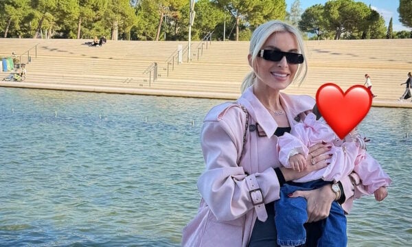 Κατερίνα Καινούργιου: Η τρυφερή φωτογραφία στο κρεβάτι μαζί με την κόρη της, ηλικίας 6 μηνών