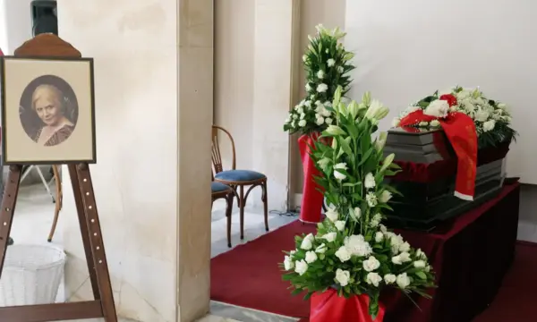 Μπέτυ Βαλάση: Το τελευταίο αντίο στη θρυλική «Λωξάντρα»