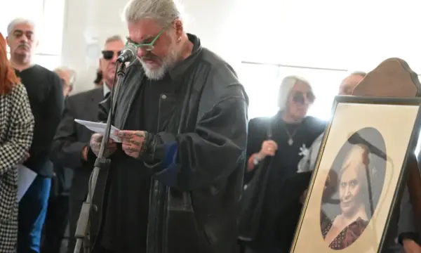 Μπέτυ Βαλάση: Ο γιος της συγκίνησε με τον επικήδειο – «Την είχα 1,5 χρόνο άρρωστη, σταμάτησε να τρώει, είχε φτάσει 42 κιλά»