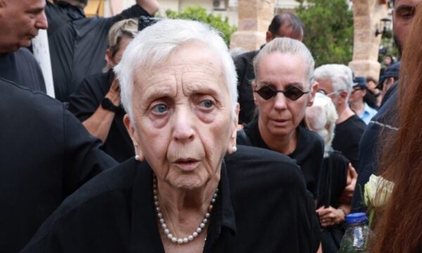 Γιώργος Μαζωνάκης: Η μητέρα του μιλά για τον πόνο της – «Δεν ακούω τίποτα, κλαίω συνέχεια»