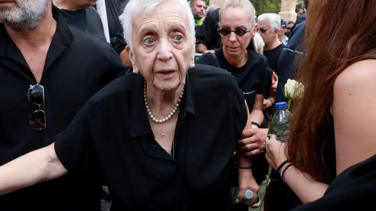 Γιώργος Μαζωνάκης: Η μητέρα του μιλά για το πένθος και ζητά δικαίωση – «Κλαίω συνέχεια»