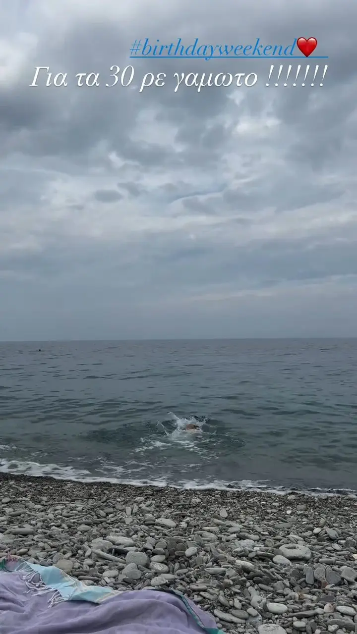 Κλέλια Ανδριολάτου: Βούτηξε στα κρύα νερά του συννεφιασμένου Πηλίου