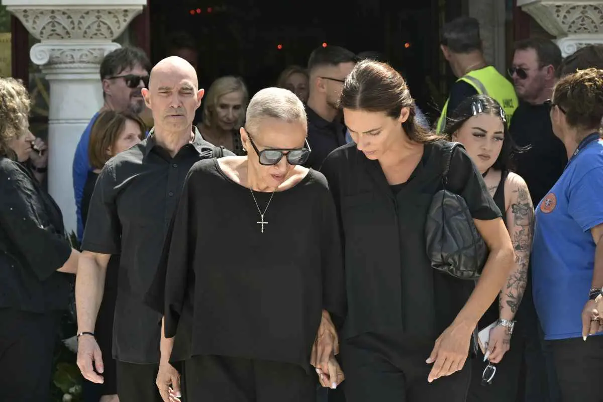 Δημήτρης Κόκοτας: Δύο διαφορετικά μνημόσυνα από τη σύζυγο και την αδελφή του