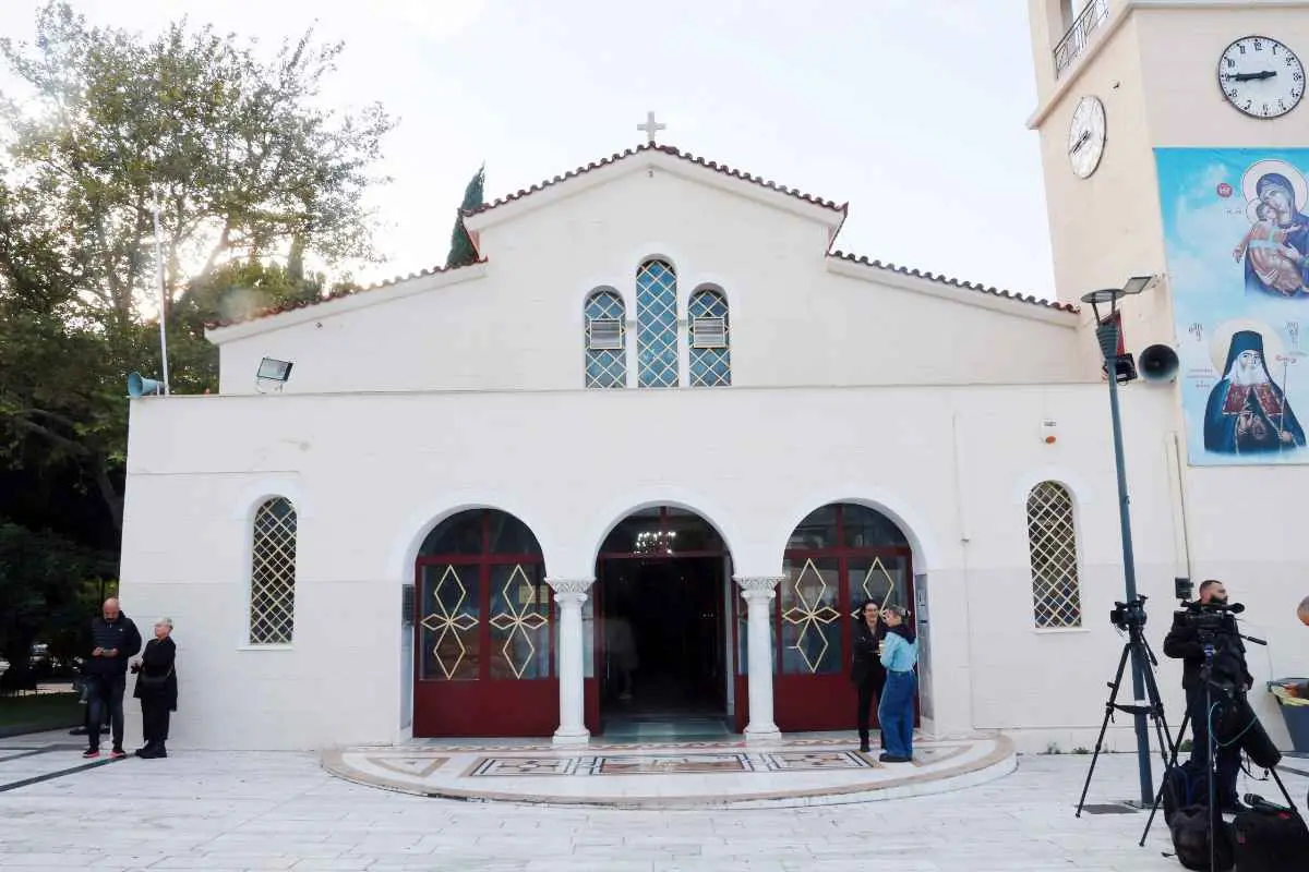 Δημήτρης Κόκοτας: Η σύζυγος και η αδελφή του στο 40ήμερο μνημόσυνο – Συντετριμμένη η Έλλη