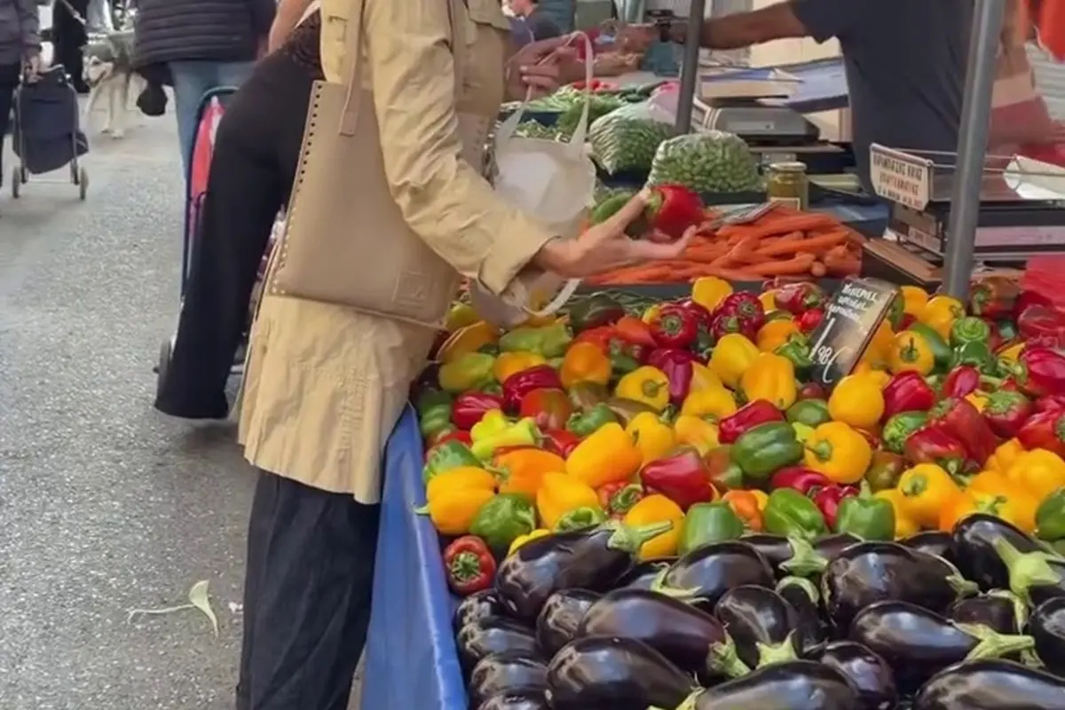 Κωνσταντίνα Μιχαήλ: Ψωνίζει στη λαϊκή και αποκαλύπτει τα μυστικά της διατροφής της