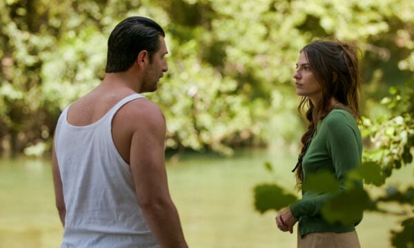 «Κρίνο & Αγκάθι»: Η Λευκή επιχειρεί να επιστρέψει στο χωριό για να ολοκληρώσει την εκδίκησή της
