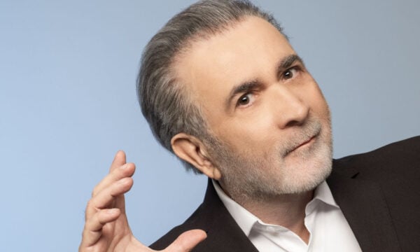 «Αλ Τσαντίρι Νιουζ»: Η «Ηχογένεια» του APON στη σκηνή σε νέο επεισόδιο με καυστική σάτιρα και μεταμορφώσεις