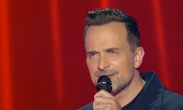 The Voice: Ο Γιώργος Λιανός τραγούδησε στη σκηνή και εντυπωσίασε με την ερμηνεία του τους coaches