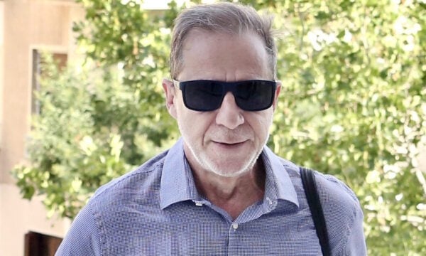 Δημήτρης Λιγνάδης – Τα δάκρυα στην κατάθεση του καταγγέλλοντα: «Όταν συνειδητοποίησα ότι ήμουν απλά ένα κομμάτι κρέας στα χέρια του, πάγωσα»