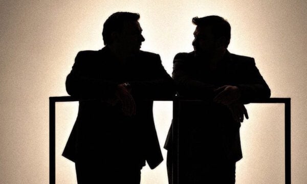 Γιώργος Σαμπάνης και Νίκος Μακρόπουλος παρουσιάζουν τις «Χάρτινες Αγάπες» σε νέο music video