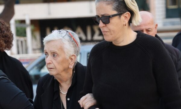 Μαρία Μαζωνάκη: «Πάρε και την καρδιά μου» – Η συγκινητική ανάρτηση μετά το μνημόσυνο των 40 ημερών του αδελφού της