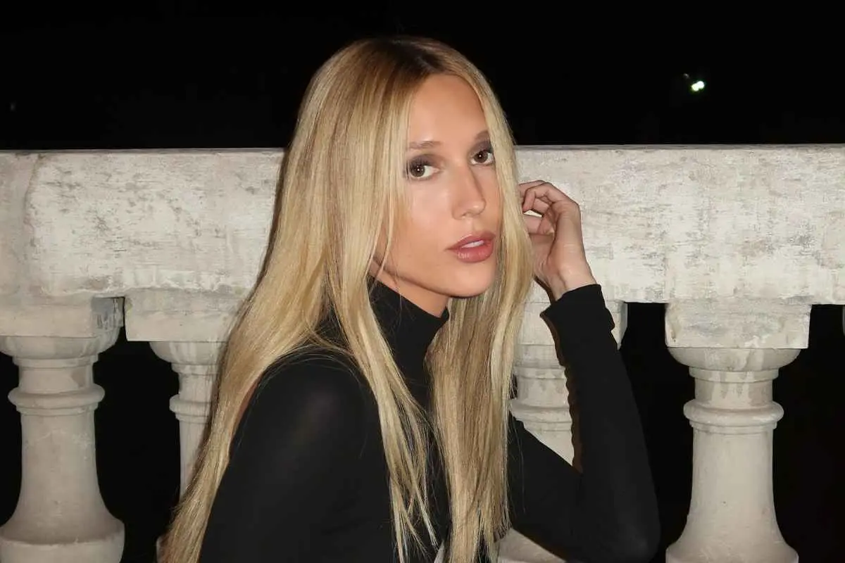 Μαρία-Ολυμπία: Αγνώριστη με καστανά μαλλιά μετά την αποχώρηση από το ξανθό – Η αλλαγή της κόρης του Παύλου