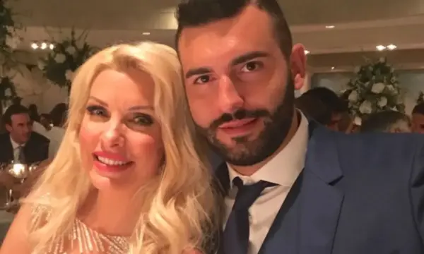 Η Ελένη Μενεγάκη σε αδημοσίευτες φωτογραφίες με τον αδελφό της – Η συγκινητική εξομολόγησή της