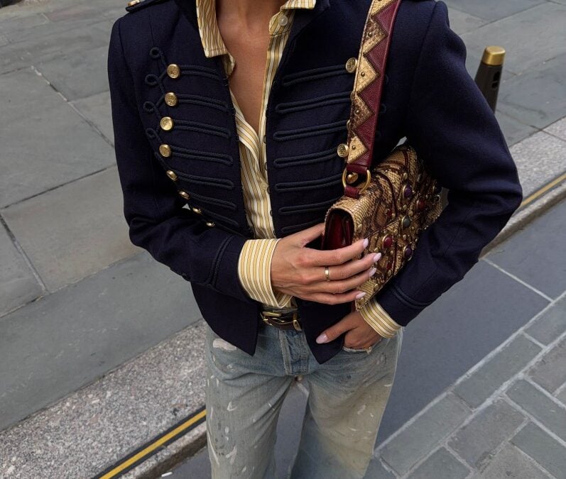 Military jacket: Οι celebrities το επαναφέρουν στις εμφανίσεις τους