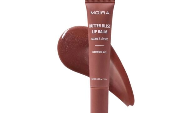Cocoa brown χείλη: 3 προϊόντα για να υιοθετήσεις την πιο chic τάση των ’90s