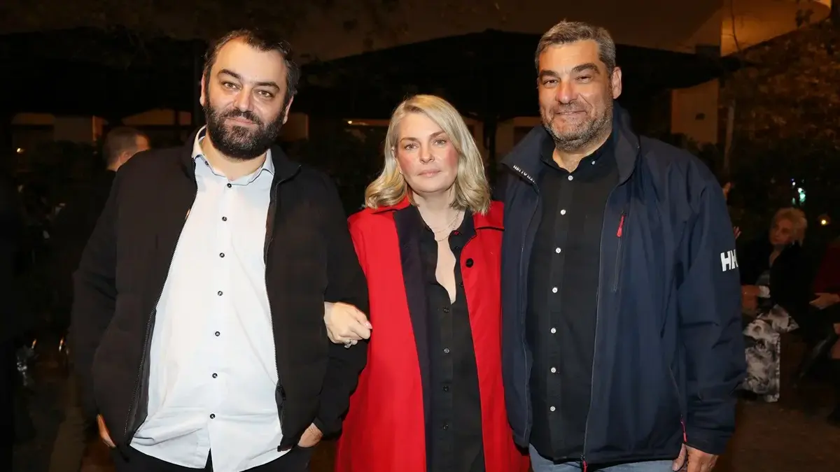 Ελισάβετ Μουτάφη: Βραδινή έξοδος με τον σύζυγό της και τον αδελφό της