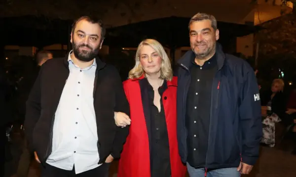 Ελισάβετ Μουτάφη: Βραδινή έξοδος με τον σύζυγό της και τον αδελφό της