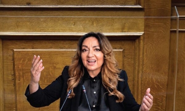 Σοφία Μουτίδου στο Μικρό Παλλάς με τη νέα παράσταση «Αλλά αυτοί είστε!»