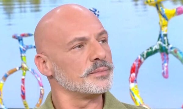 Νίκος Μουτσινάς: «Δεν μπορεί να ασχολούμαστε τώρα όλη η Ελλάδα με το τι συμβαίνει στην κυρία Βίσση και στον Νίκο, τον Καρβέλα πάντα»