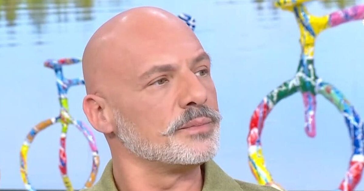 Νίκος Μουτσινάς: «Δεν μπορεί να ασχολούμαστε τώρα όλη η Ελλάδα με το τι συμβαίνει στην κυρία Βίσση και στον Νίκο, τον Καρβέλα πάντα»