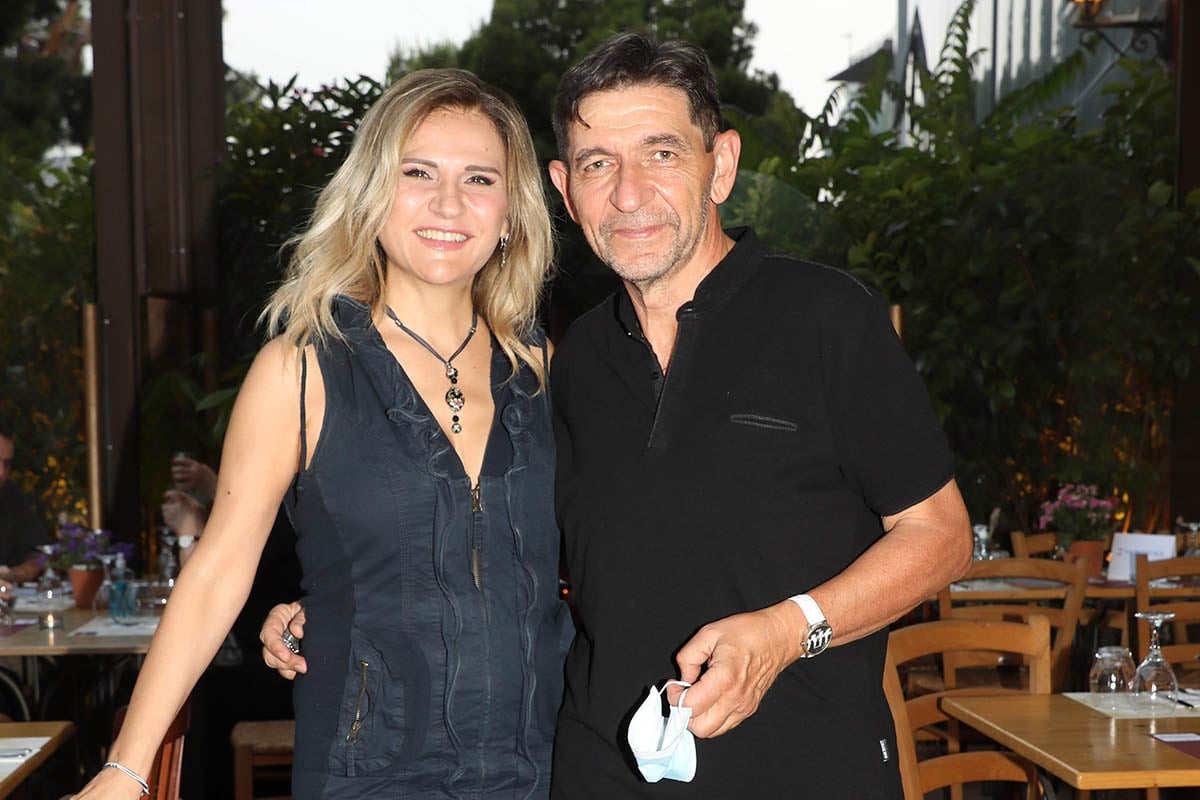 Μπέσσυ Μάλφα: «Δεν είμαι κανενός» – Η ενόχλησή της για τις ερωτήσεις σχετικά με τον Σκιαδαρέση και τις κόρες της