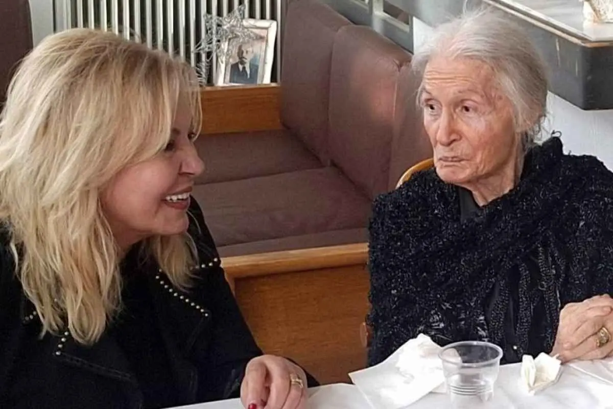 Μπέτυ Βαλάση: «Όταν αρρώστησε, εξαφανίστηκαν όλοι» – Η σπαρακτική μαρτυρία του γιου της για τα τελευταία της χρόνια
