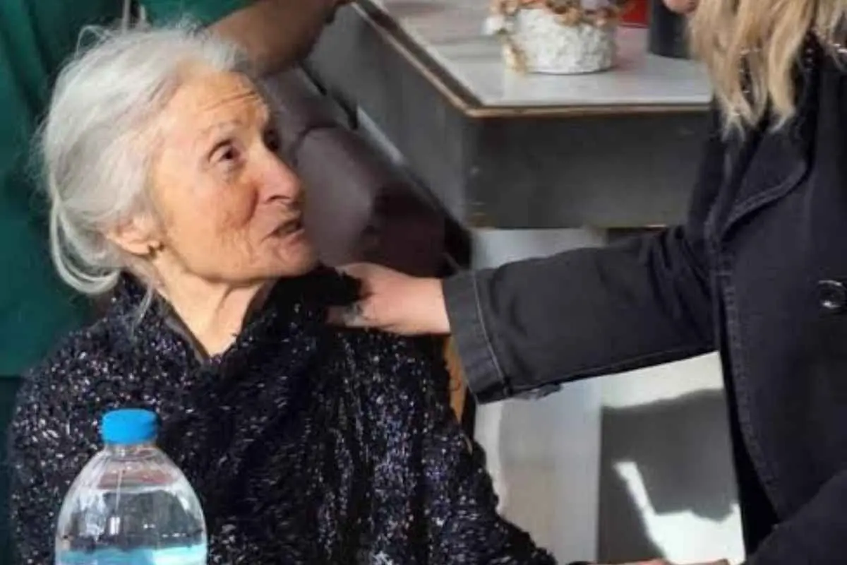 Μπέτυ Βαλάση: «Όταν αρρώστησε, εξαφανίστηκαν όλοι» – Η σπαρακτική μαρτυρία του γιου της για τα τελευταία της χρόνια