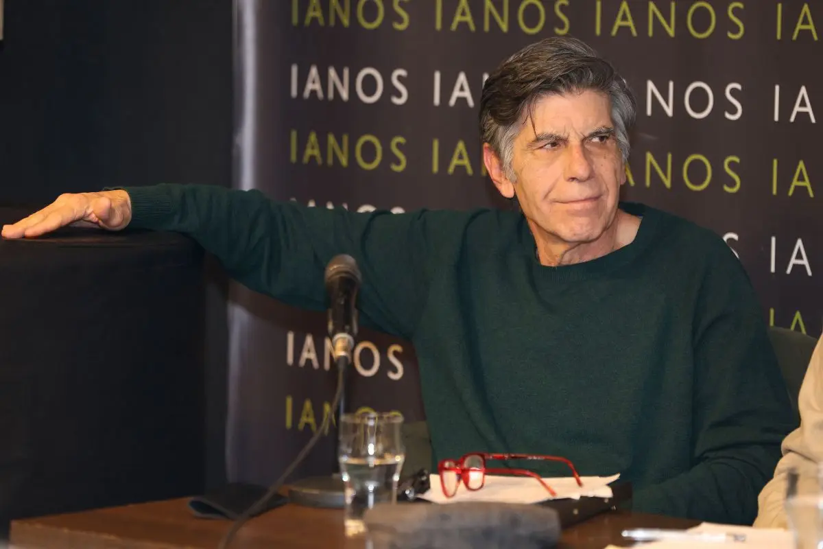 Γιάννης Μπέζος