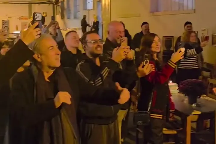 Βασίλης Μπισμπίκης: Οι συνεργάτες του τού ετοίμασαν έκπληξη για τα γενέθλιά του