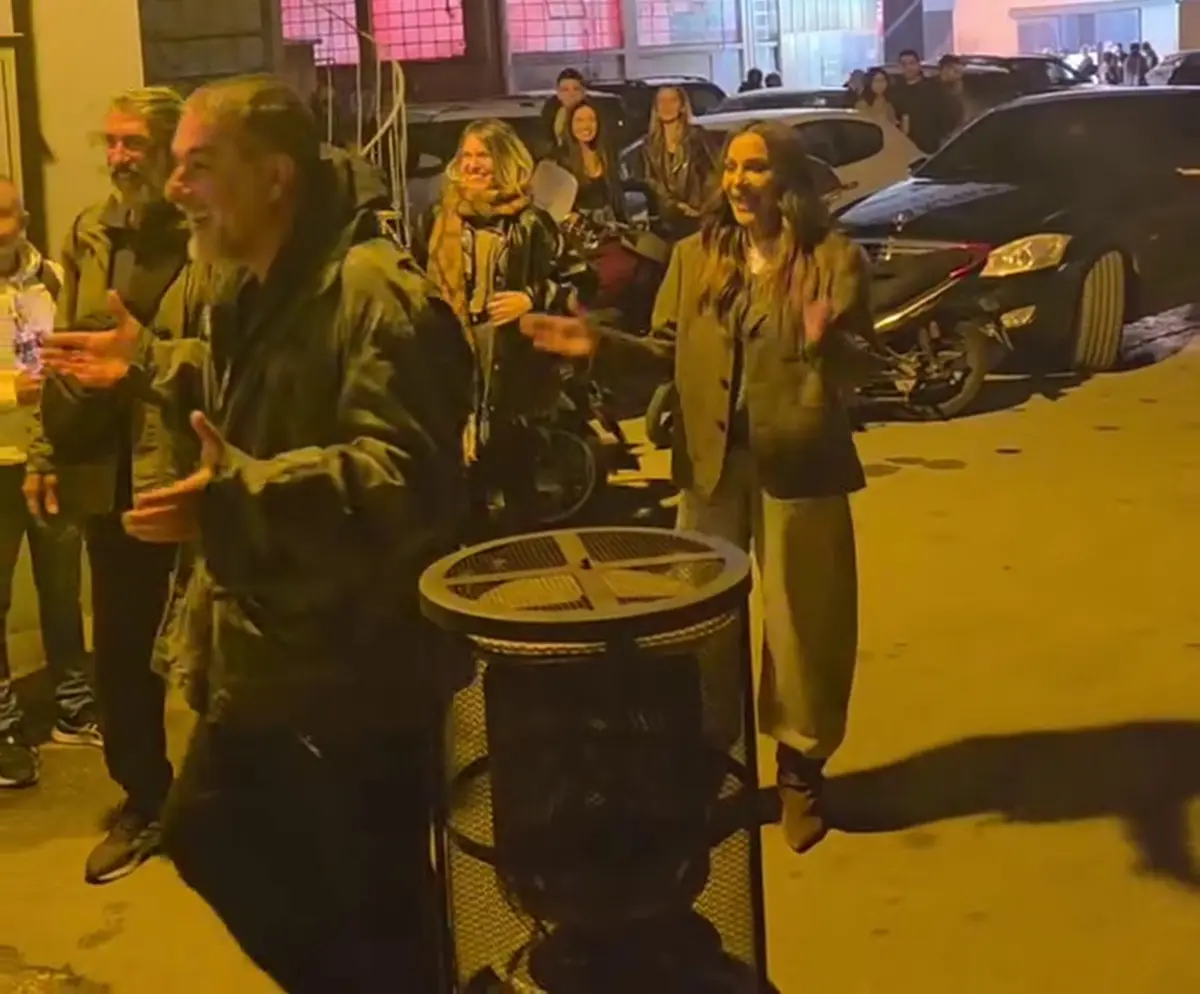 Βασίλης Μπισμπίκης: Οι συνεργάτες του τού ετοίμασαν έκπληξη για τα γενέθλιά του
