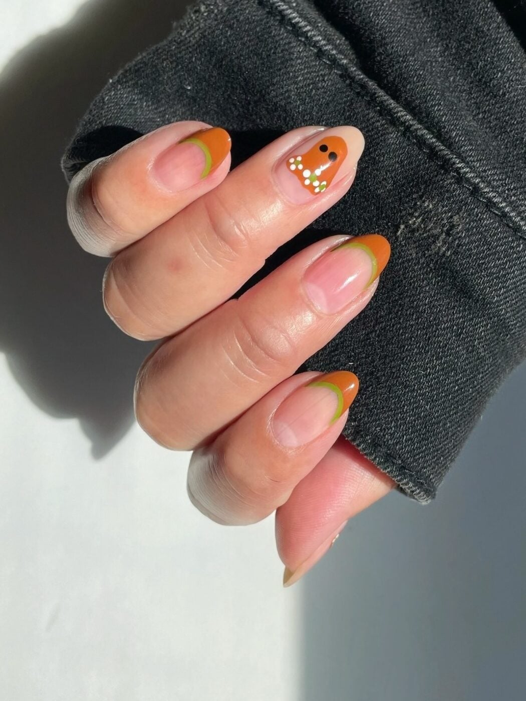 Casper Nails: Το μανικιούρ με τα φαντασματάκια που θα «στοιχειώσουν» τα νύχια σου
