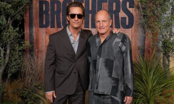 «Brothers»: Μάθιου ΜακΚόναχι και Γούντι Χάρελσον πρωταγωνιστούν σε μια νέα, απίθανη περιπέτεια