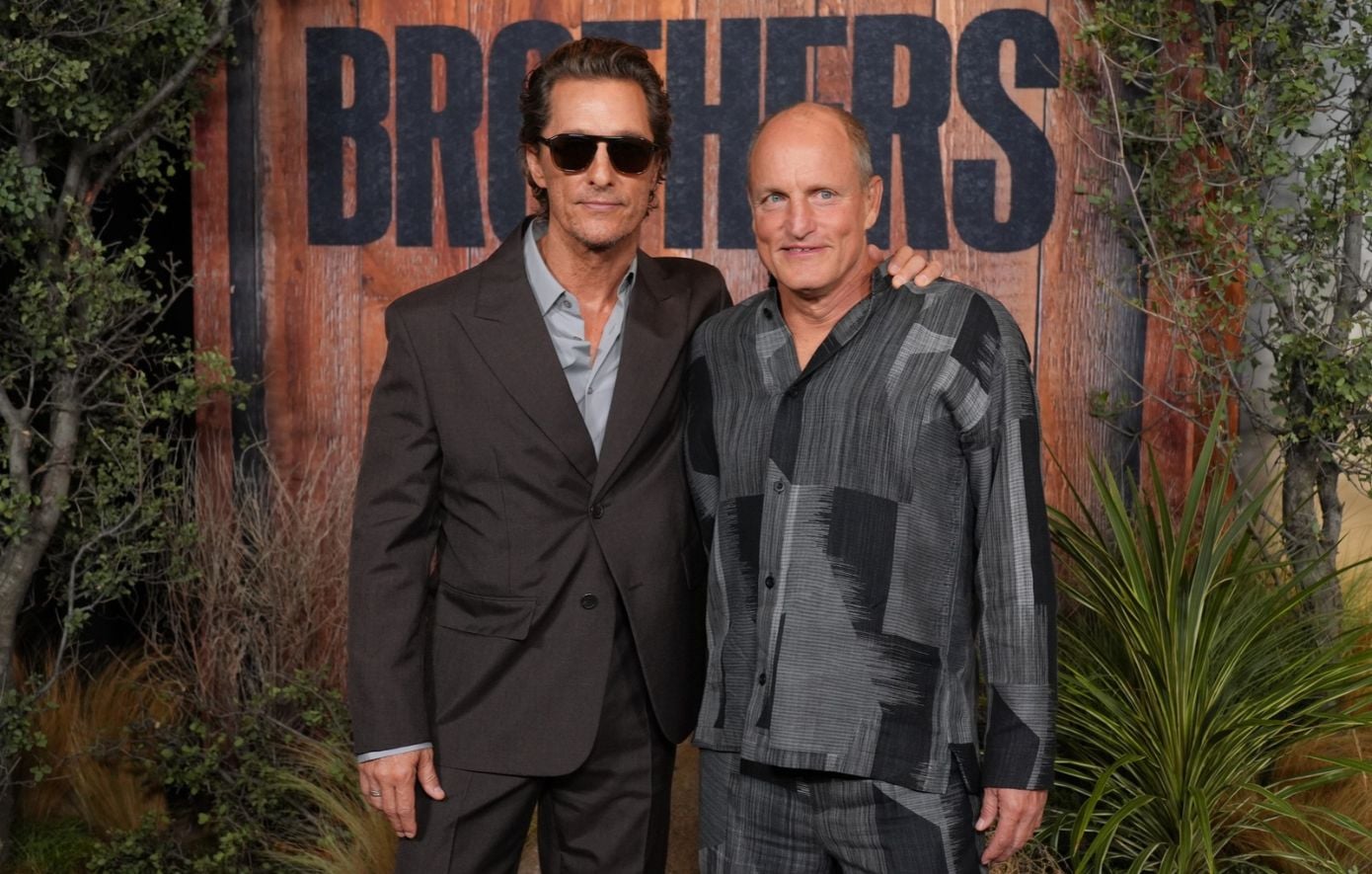 «Brothers»: Μάθιου ΜακΚόναχι και Γούντι Χάρελσον πρωταγωνιστούν σε μια νέα, απίθανη περιπέτεια