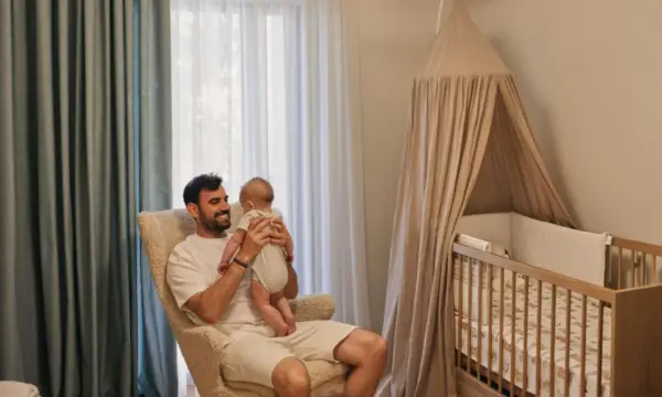Νίκος Πολυδερόπουλος: Τον άφησε μόνο με το μωρό και έγινε… χαμός – Η φωτογραφία που ανέβασε η σύντροφός του