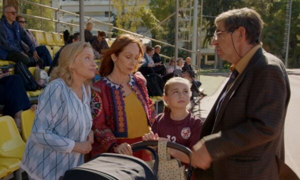 «Νταντά της Γειτονιάς»: Η Ελευθερία το σκάει από το σπίτι και για καλή της τύχη πέφτει πάνω στον Γιάννη