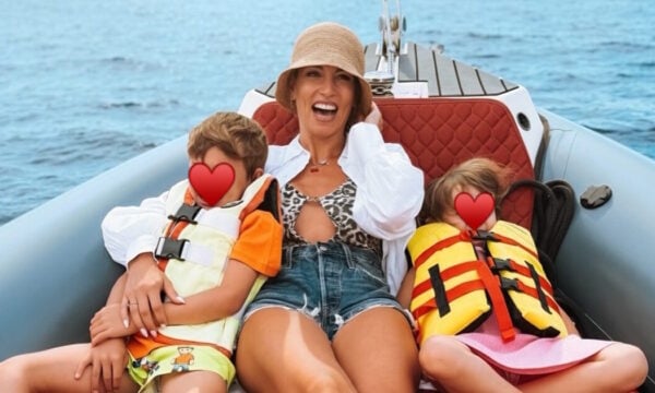 Αθηνά Οικονομάκου: Γιατί κρατά εκτός social media τα πρόσωπα των παιδιών της