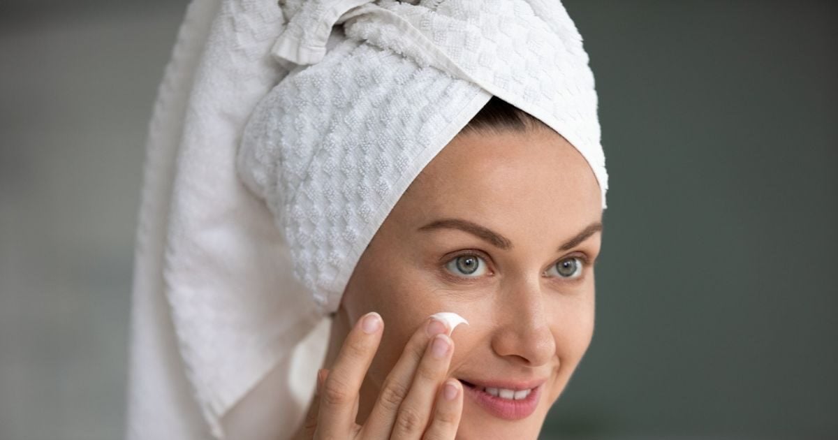Ουρία: Το skincare συστατικό που υπόσχεται βαθιά ενυδάτωση και ήπια απολέπιση
